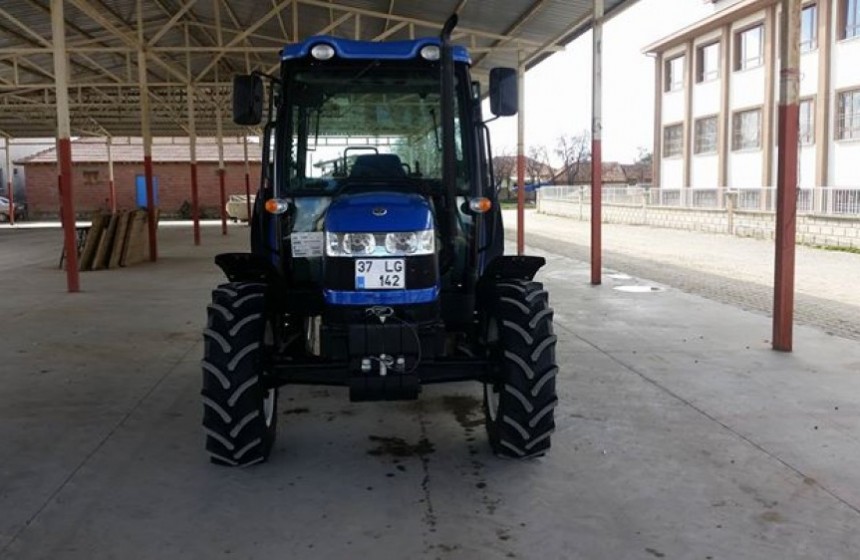 2016-model-new-holland-traktor-big-1